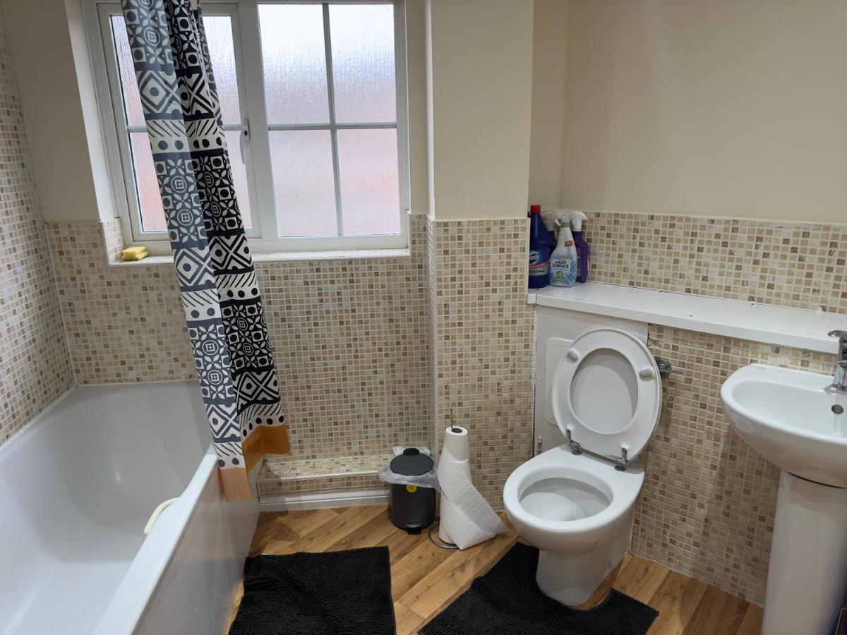 Lovely 2 Bedroom Family Holiday Home Thamesmead  Exterior foto