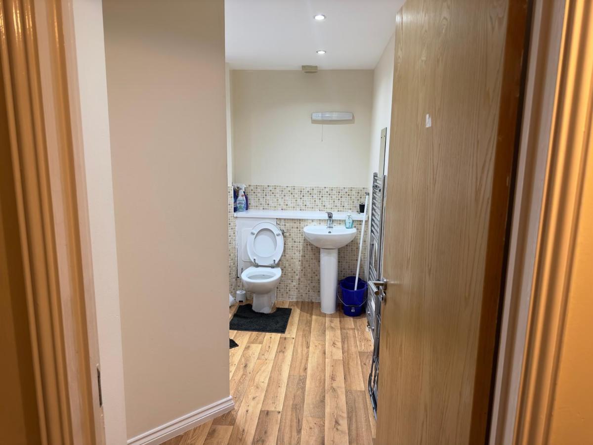 Lovely 2 Bedroom Family Holiday Home Thamesmead  Exterior foto