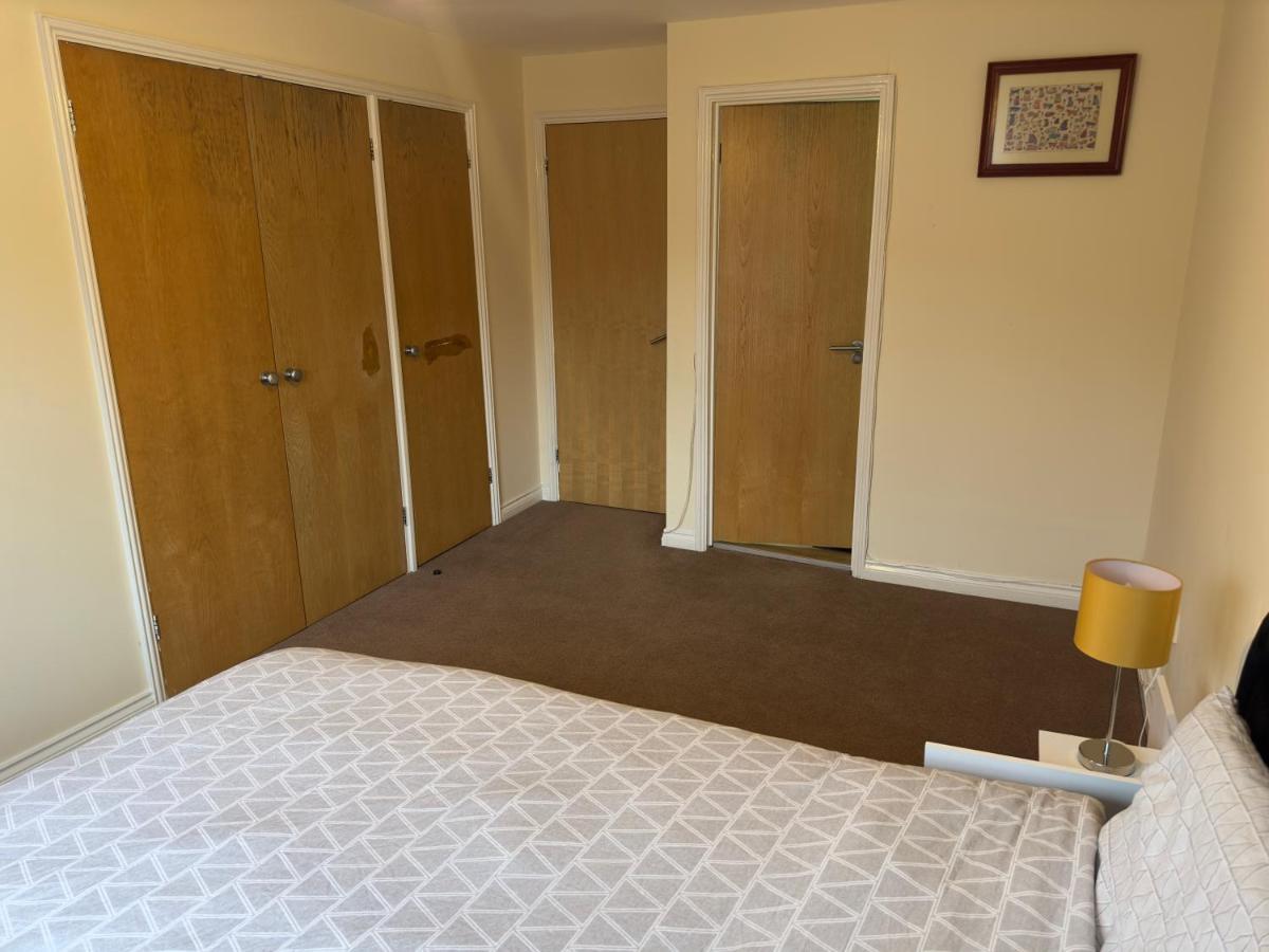 Lovely 2 Bedroom Family Holiday Home Thamesmead  Exterior foto
